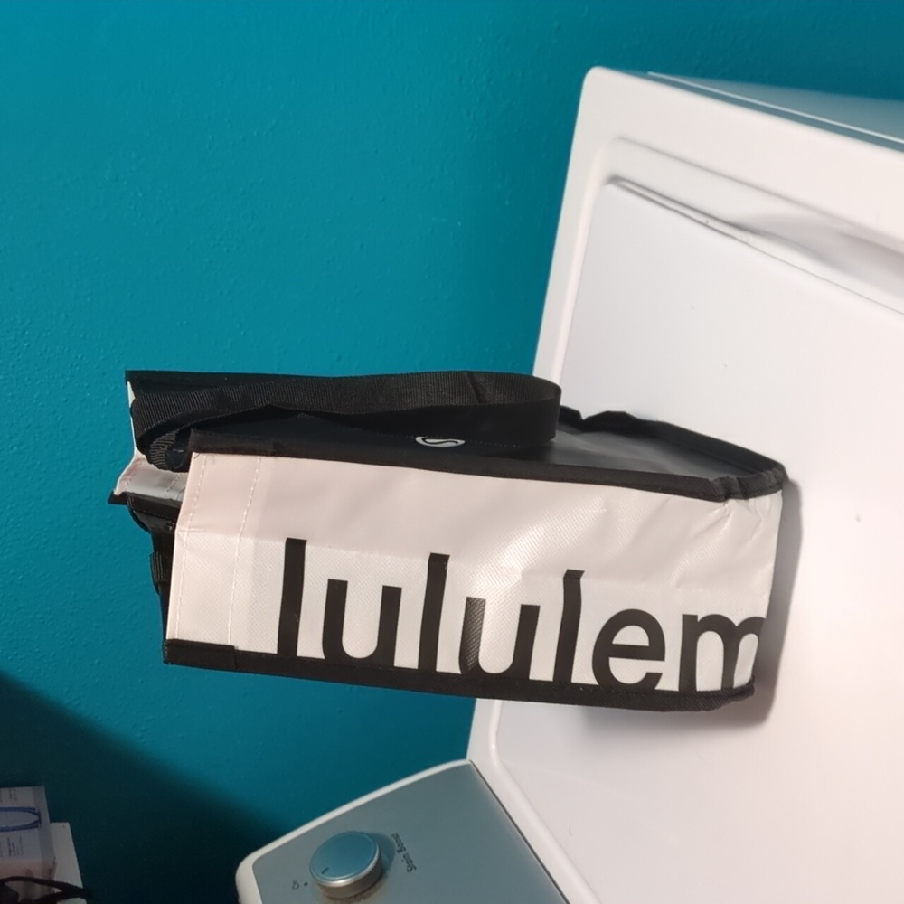 FREE WITH PURCHASE Lululemon shopping bag - Picture 8 of 8